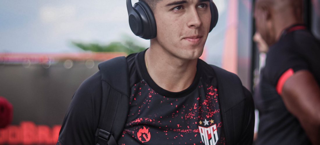 Ángelo Araos sufrió grave lesión y será baja en Atlético Goianiense
