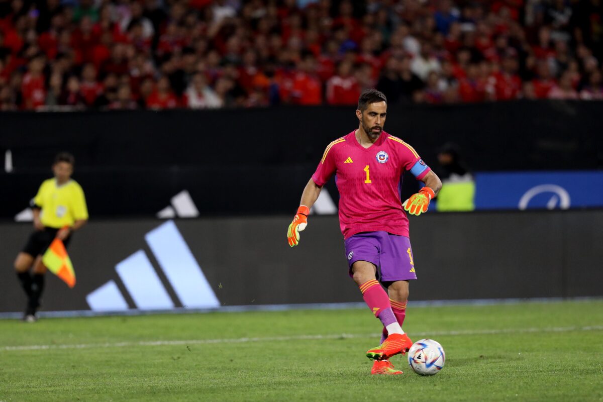 ¿Por qué Claudio Bravo no fue citado en la Roja para los amistosos?