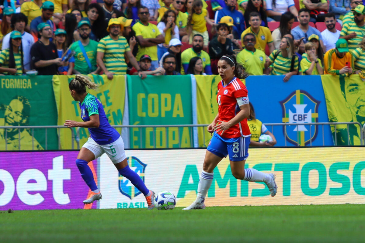 La Roja femenina cayó por goleada ante Brasil en el debut de Luis Mena