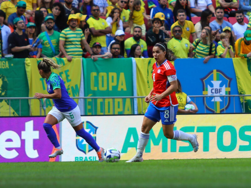 La Roja femenina cayó por goleada ante Brasil en el debut de Luis Mena