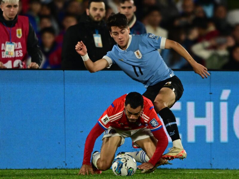 La Roja tropezó ante Uruguay y se llenó de dudas en el debut de Clasificatorias