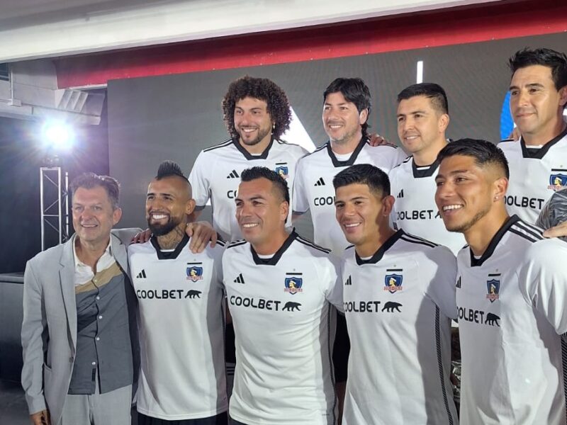 Colo Colo presentó su nueva indumentaria para la temporada 2024
