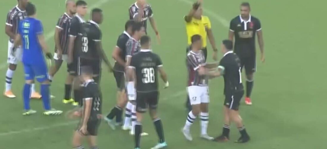 VIDEO | La polémica expulsión de Gary Medel en igualdad entre Vasco y Fluminense