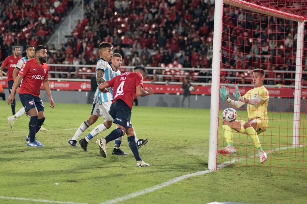VIDEO | ¡Gol chileno! Mauricio Isla le dio el empate a Independiente