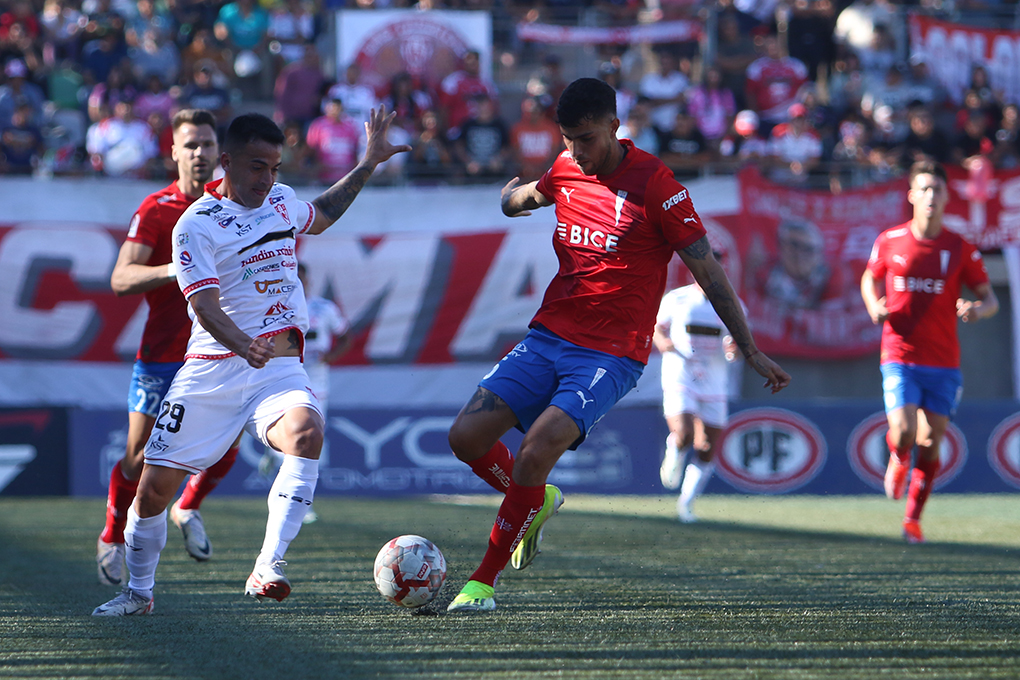 La UC se recuperó tras caer ante Colo Colo y derrotó a Copiapó en el norte