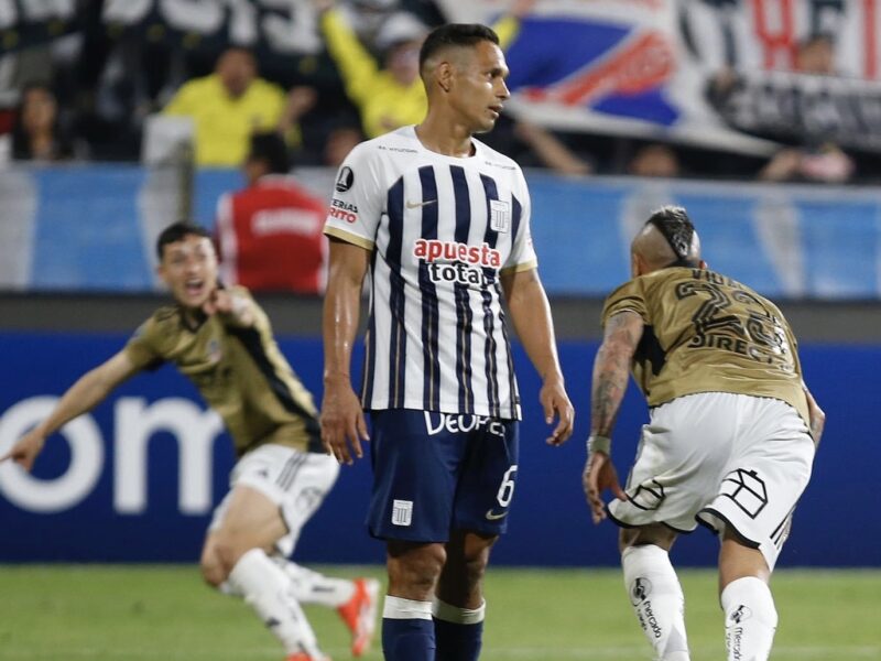 Colo Colo rescató un empate en Perú y sigue vivo en la Copa gracias a Arturo Vidal