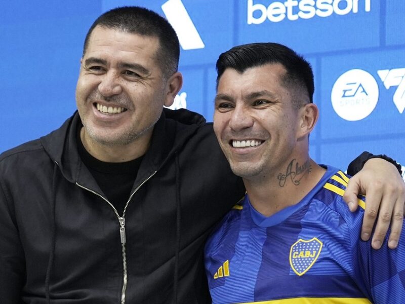 Juan Román Riquelme llenó de elogios a Gary Medel en su llegada a Boca Juniors