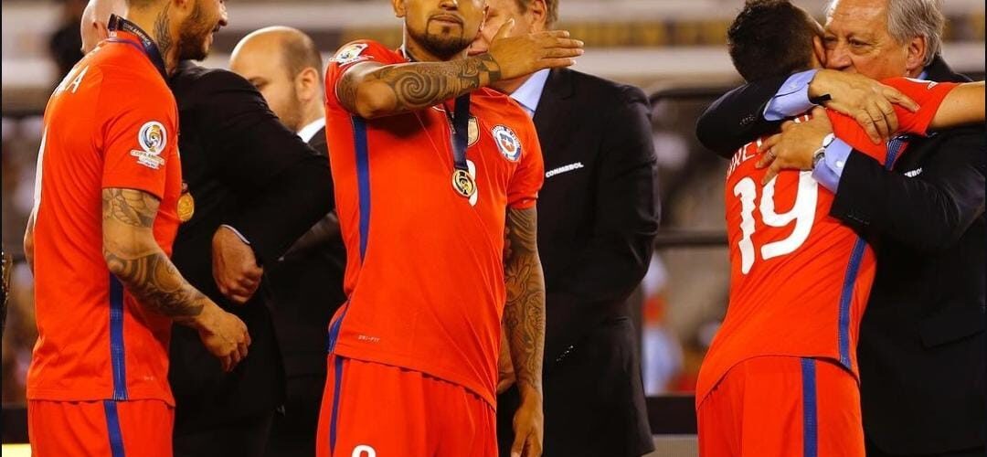 Arturo Vidal confesó qué hubiera hecho contra Wilmar Roldán: «Le meto su pechazo»