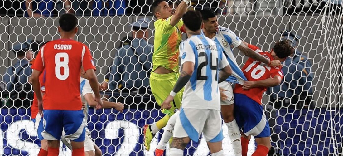 Claudio Bravo fue elegido mejor arquero de la fase grupal de Copa América