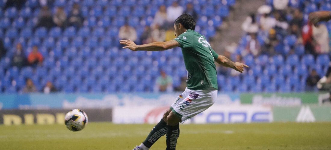 VIDEO | «Es cine»: Luciano Cabral se lució con gran asistencia en Club León