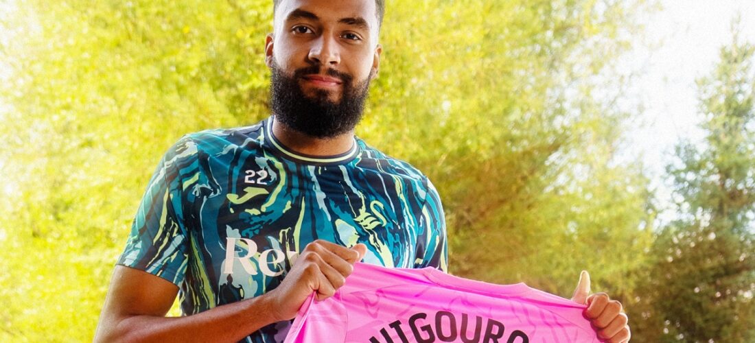 Lawrence Vigouroux dejó Burnley y tiene nuevo equipo en Inglaterra