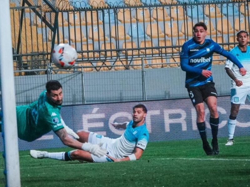 Huachipato cayó de local ante Racing e hipotecó su participación en la Copa Sudamericana