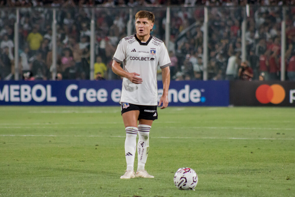 ¿Se va de Colo Colo? Equipo argentino se interesó en fichar a Leonardo Gil