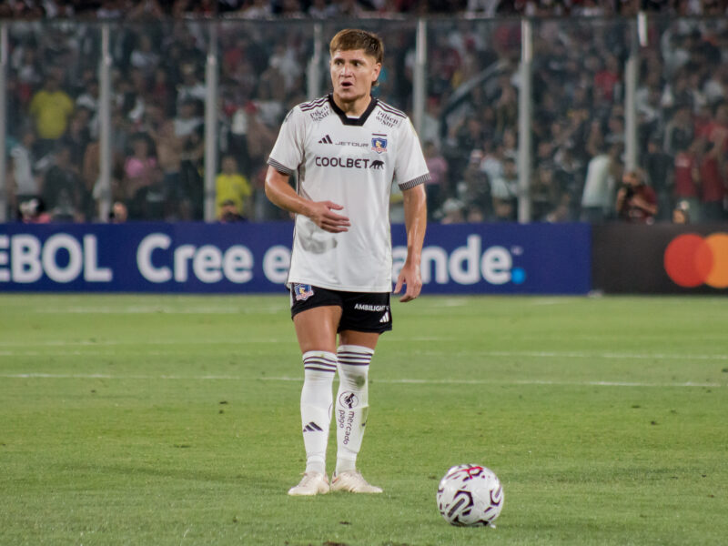 ¿Se va de Colo Colo? Equipo argentino se interesó en fichar a Leonardo Gil