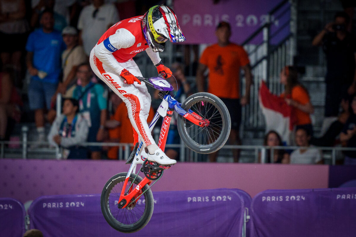 ¡Gigante! Mauricio Molina se metió en las semifinales de BMX Racing en París 2024