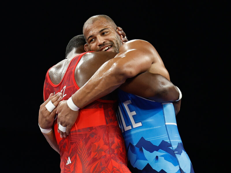 ¡Histórico! Yasmani Acosta se quedó con medalla de plata en lucha grecorromana de Paris 2024