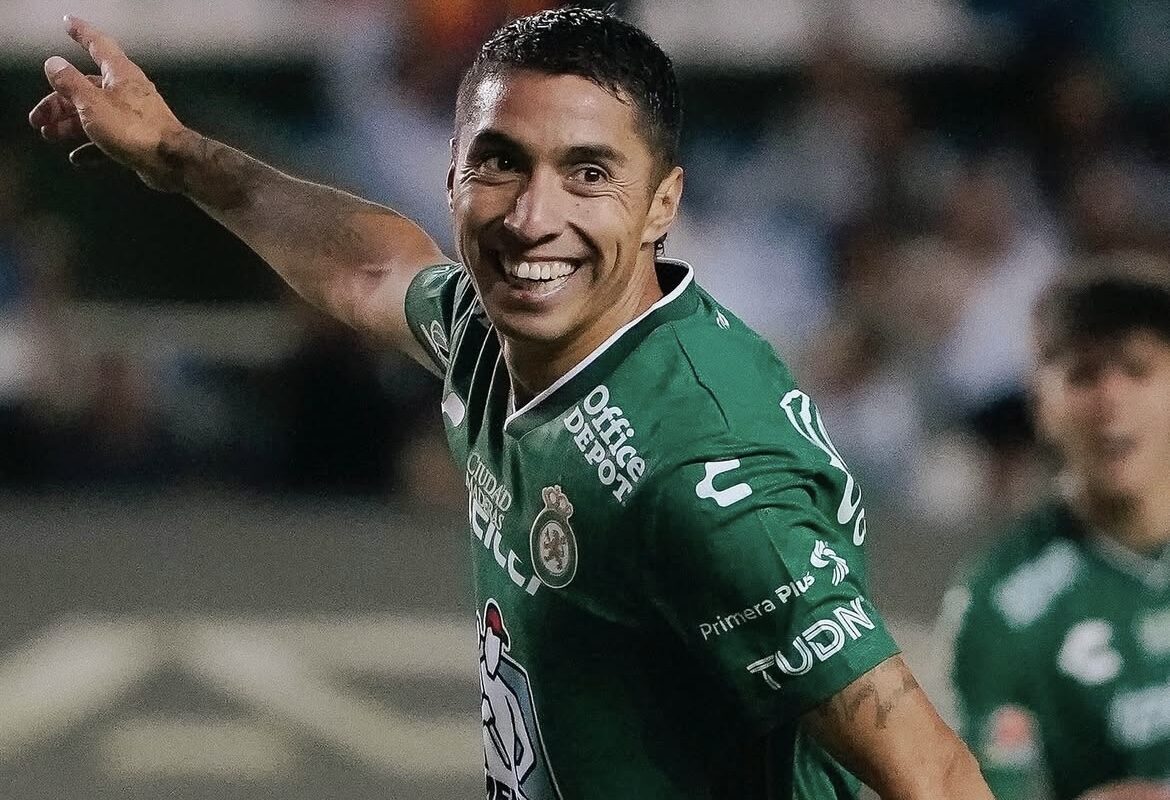 VIDEO | Pide jugar en la Roja: Luciano Cabral marcó gol y dio asistencia en México