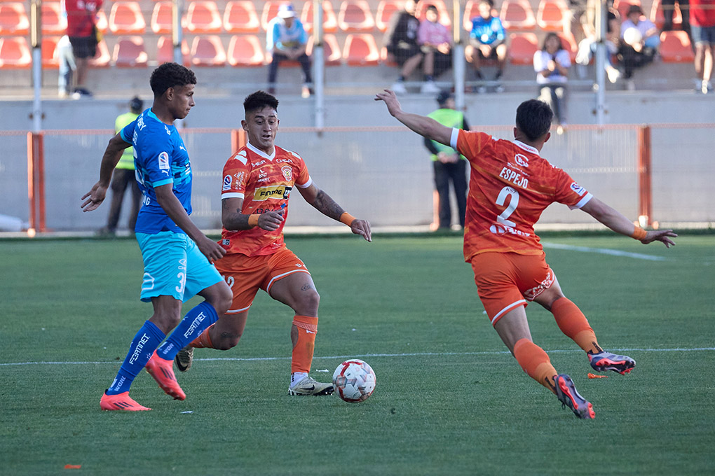 Cobreloa empató ante U. Católica y quedó al borde del descenso a la B