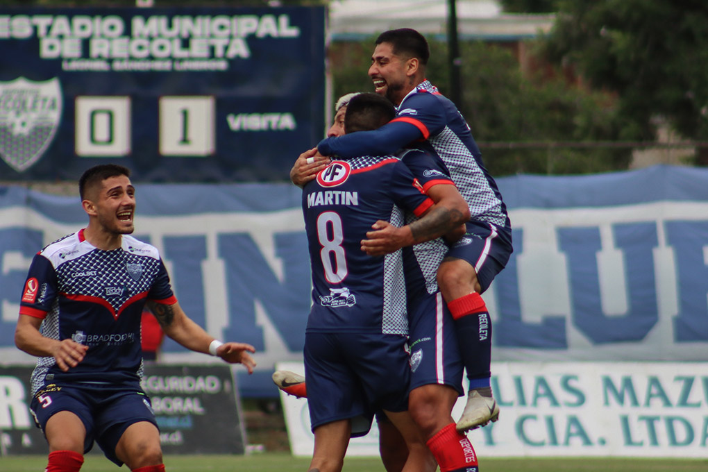 Recoleta le ganó a Santiago Morning sobre el final y se instaló en semifinales de la liguilla