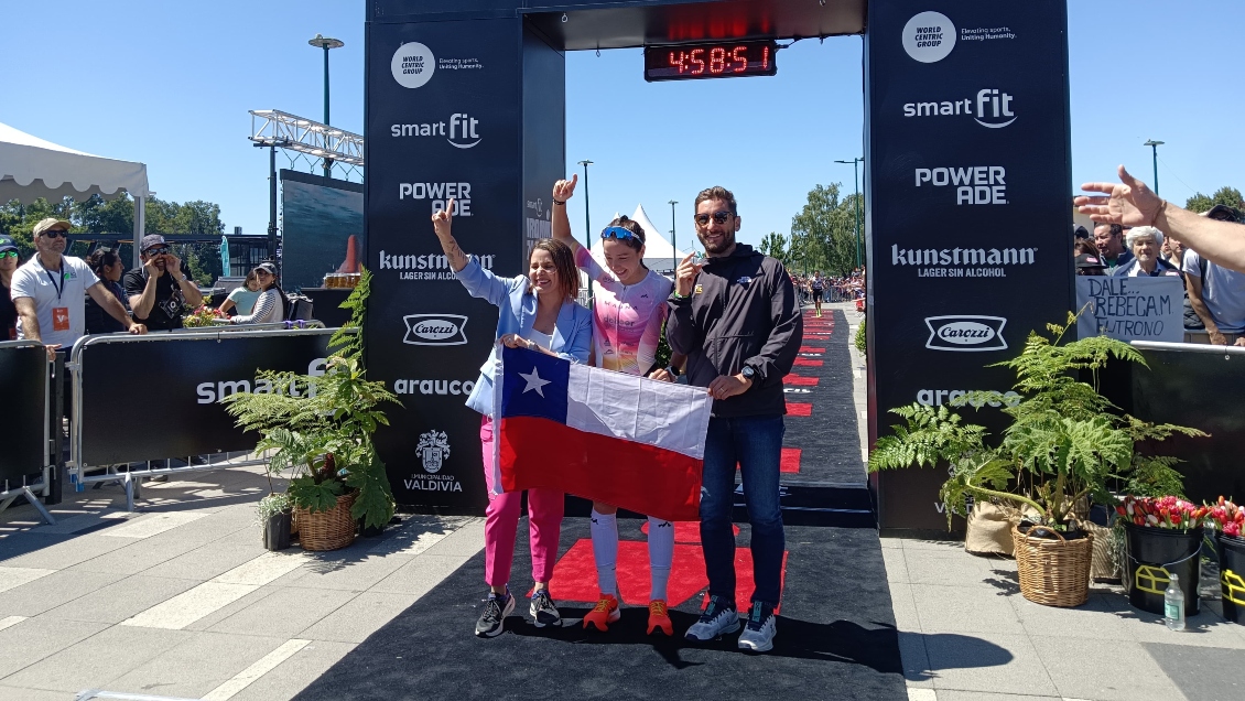 Macarena Salazar hizo historia al ganar el primer Ironman 70.3 de Valdivia