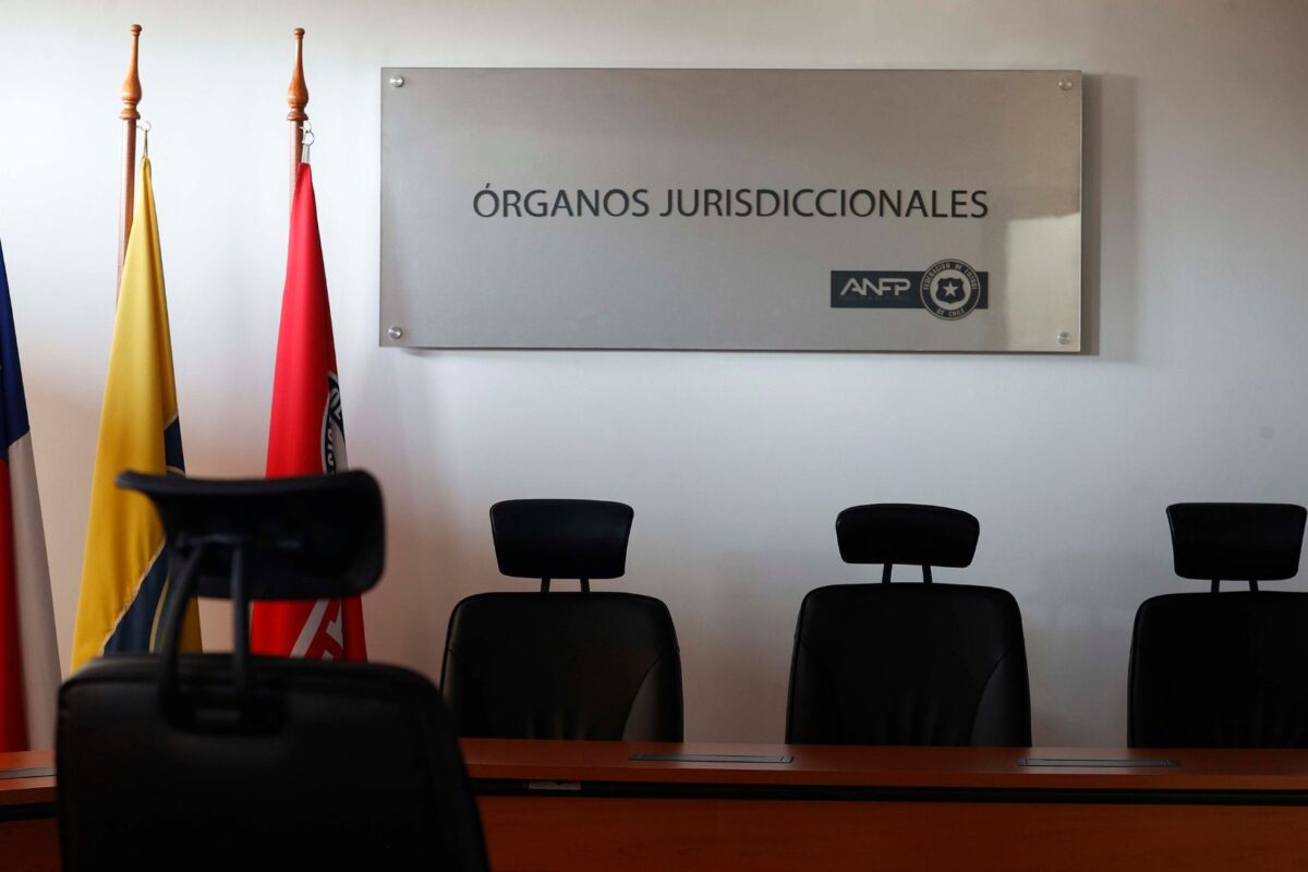 El Tribunal de Disciplina detalló la triple denuncia rechazada de Universidad de Chile por el caso Almirón