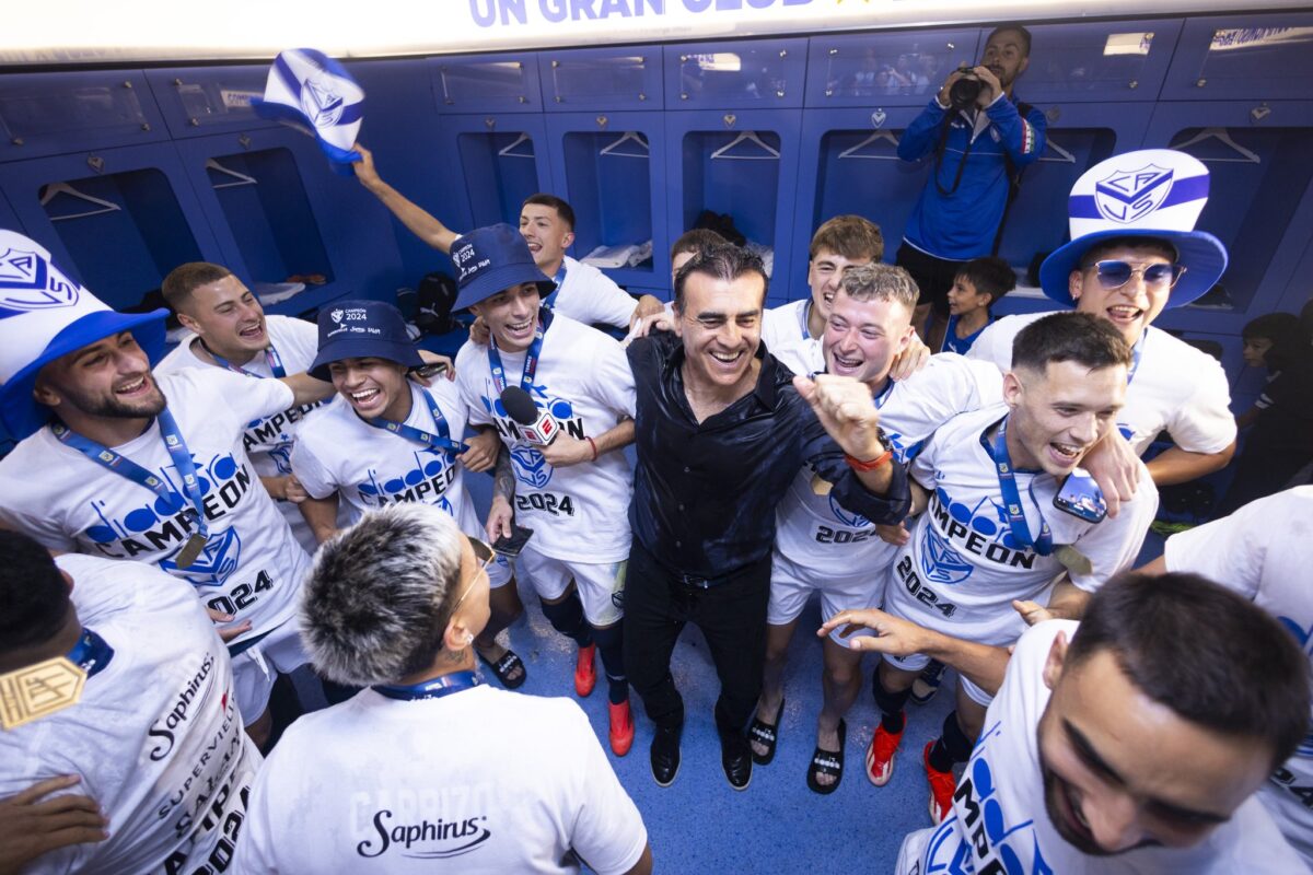 Gustavo Quinteros hizo historia: campeón con Vélez y quinto DT argentino más ganador