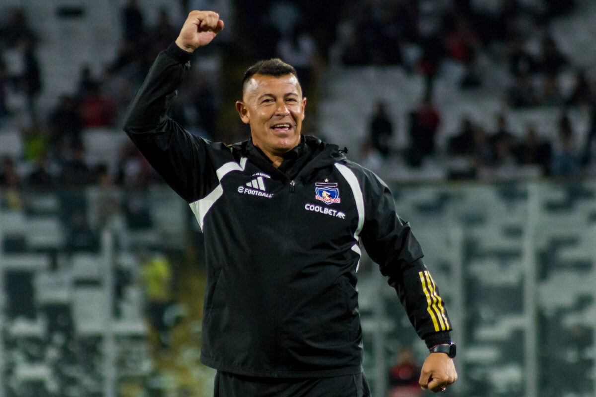 Jorge Almirón renovó su contrato con Colo Colo hasta 2026