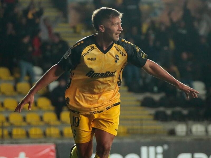 Coquimbo Unido derrotó con lo justo a la UC y sigue con puntaje perfecto en la Liga de Primera
