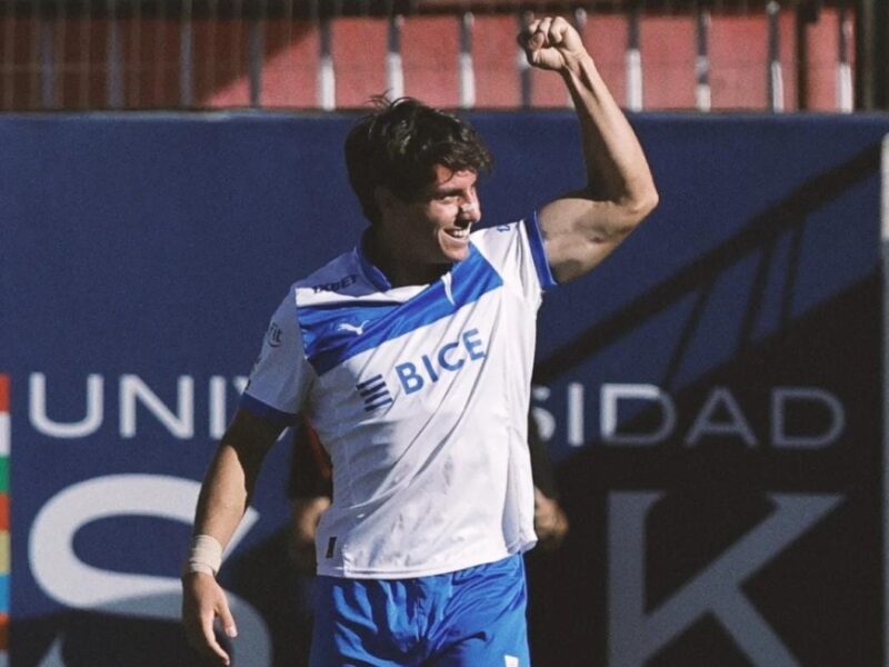 Con un Clemente Montes inspirado la UC se estrenó con un triunfo ante Audax Italiano en la Liga de Primera