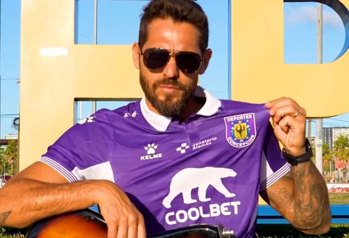 Joaquín Larrivey fue presentado como flamante refuerzo de equipo de la Primera B