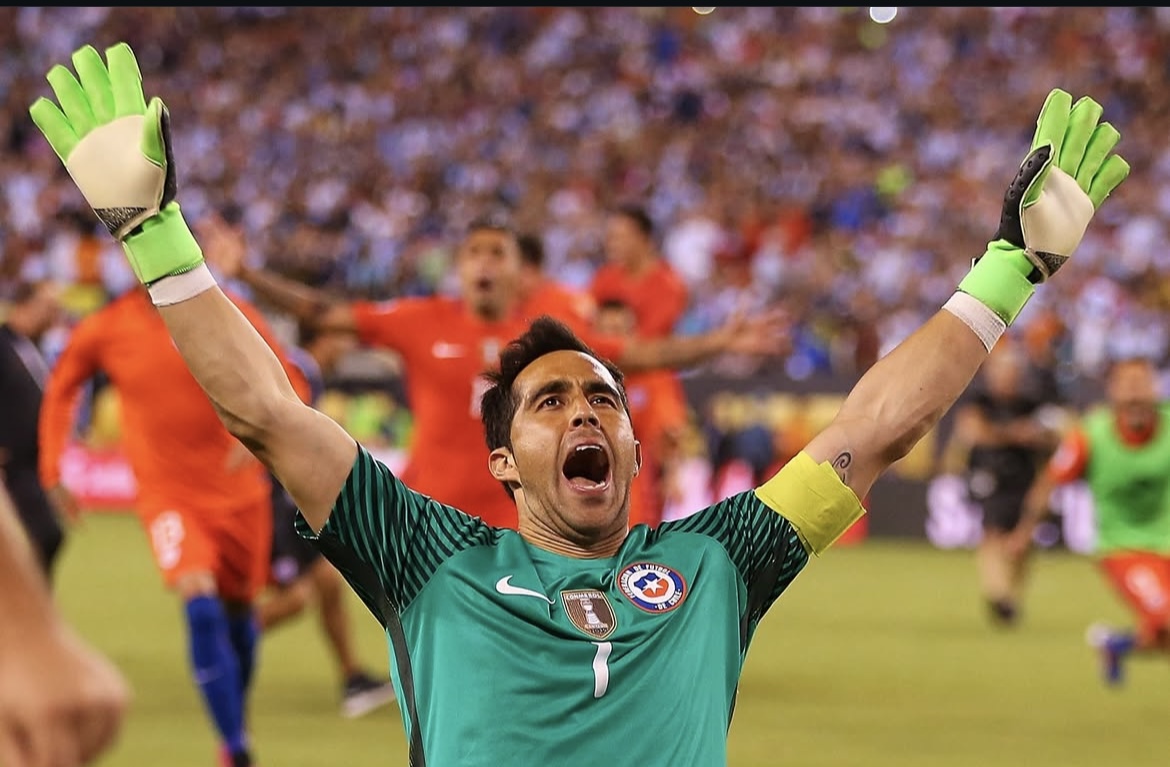 Claudio Bravo anunció una gira de despedida con clínicas de arqueros por todo Chile
