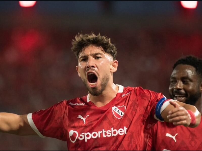 ¡Figura en Argentina! Felipe Loyola brilló en Independiente y marcó doblete ante Godoy Cruz