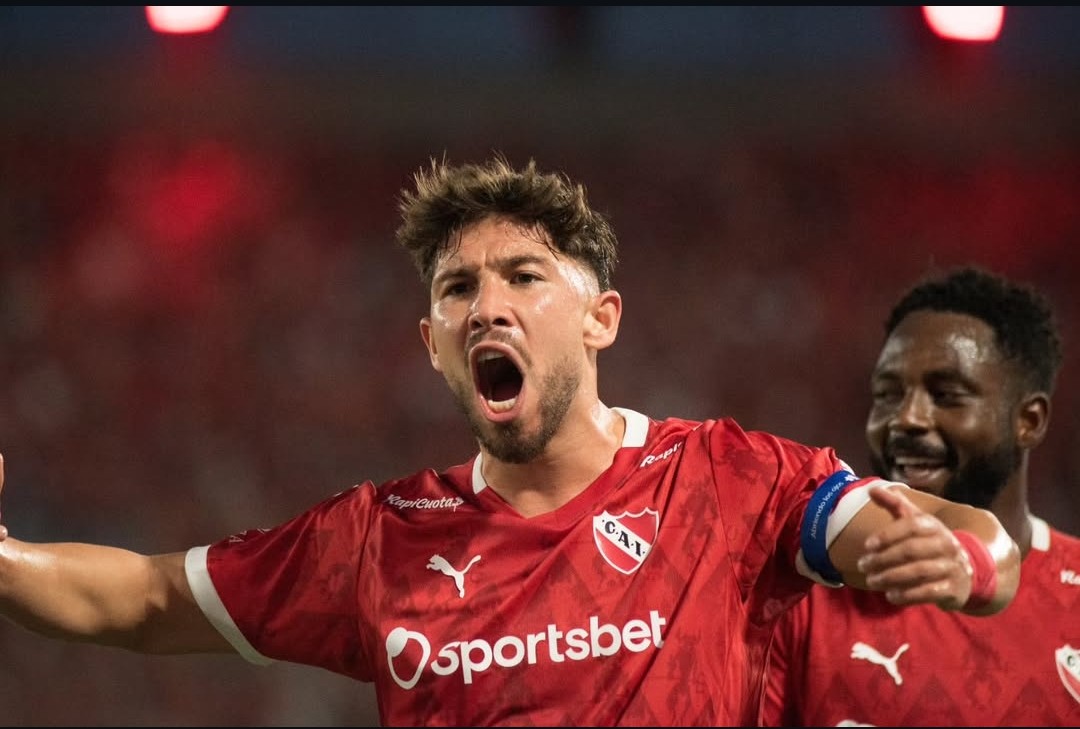 ¡Figura en Argentina! Felipe Loyola brilló en Independiente y marcó doblete ante Godoy Cruz