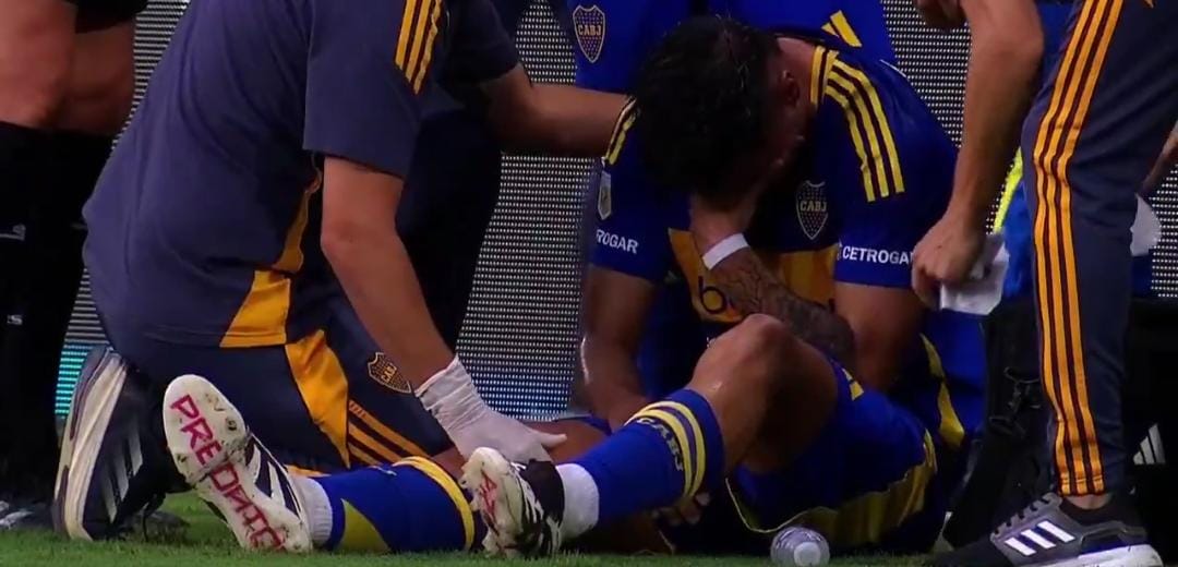 Tiempo fuera de las canchas: La dura lesión que sufrió Williams Alarcón en Boca Juniors
