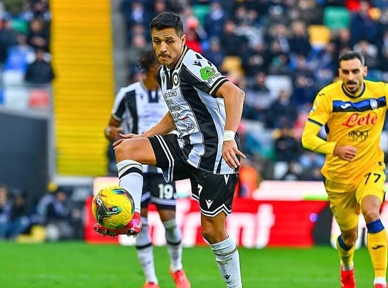 «Universidad de Chile como posible destino»: En Italia aseguran que dos clubes irían por el fichaje de Alexis Sánchez