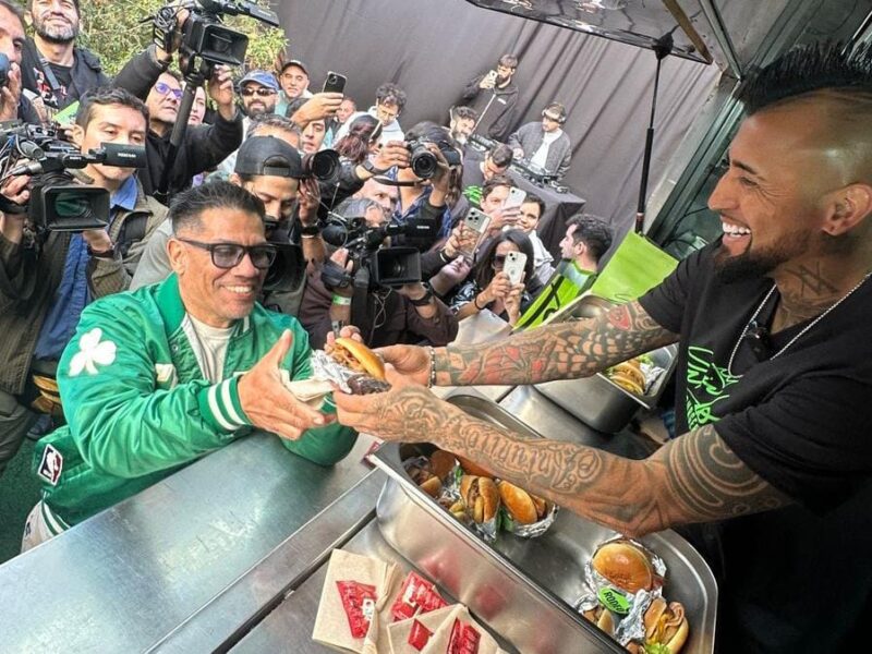 Arturo Vidal sorprendió con su nuevo emprendimiento «Sin Miedo Burgers»