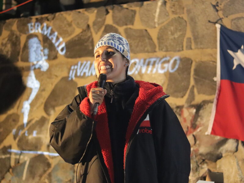 Bárbara Hernández completó un gran desafío nocturno en Viña del Mar y calificó para el cruce doble al Canal de La Mancha