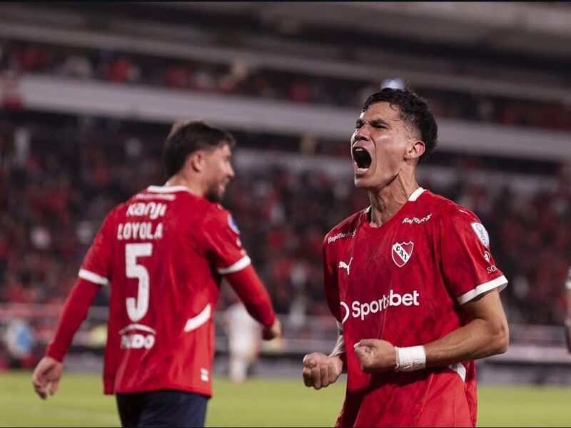 VIDEO | Pablo Galdames fue héroe y figura marcando dos goles en el triunfo de Independiente por Sudamericana