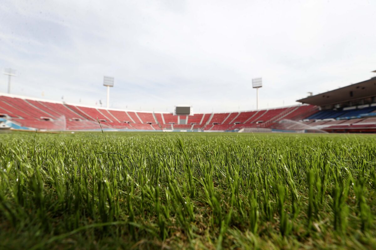 Como en la Premier League: Comenzó la instalación de césped híbrido en el Estadio Nacional
