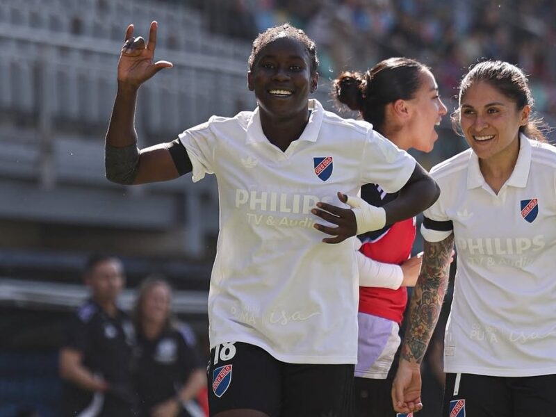 Colo Colo goleó a la U en el Superclásico femenino y se acercó al liderato del torneo