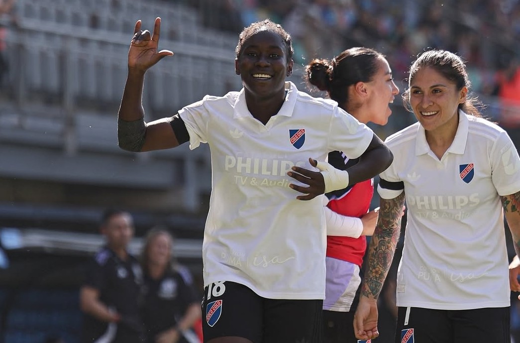 Colo Colo goleó a la U en el Superclásico femenino y se acercó al liderato del torneo