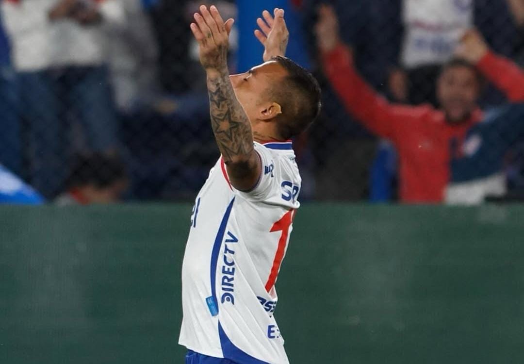 Eduardo Vargas se reencontró con el gol en la goleada de Nacional que busca salir campeón en Uruguay