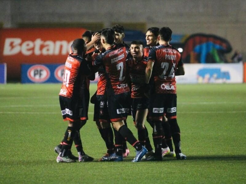 El tomate lo volvió a hacer: Limache sorprendió y venció a Universidad de Chile por la Liga de Primera