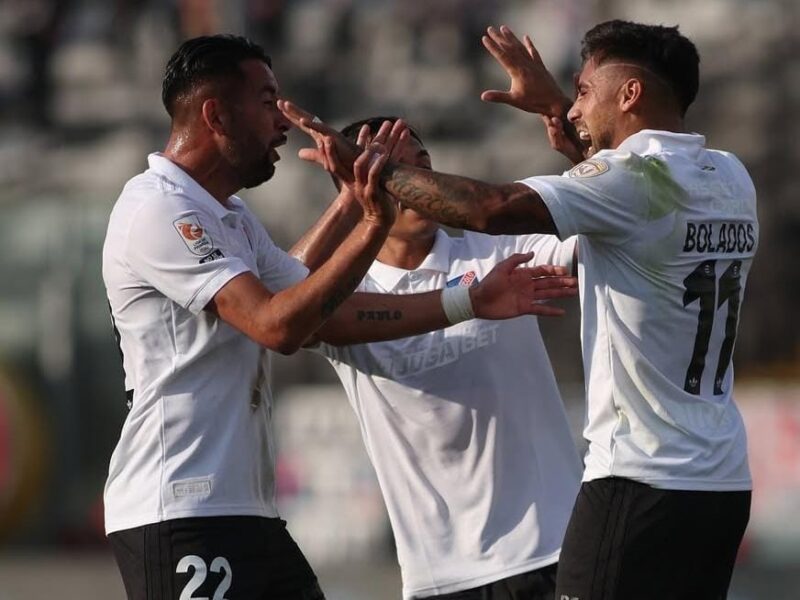 ¿Se vienen cambios? La posible formación de Colo Colo para enfrentar a Fortaleza en Copa Libertadores