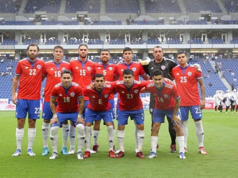 ¿Vuelve a la Roja? Futbolista chileno fue elegido como el mejor jugador de su equipo en Europa