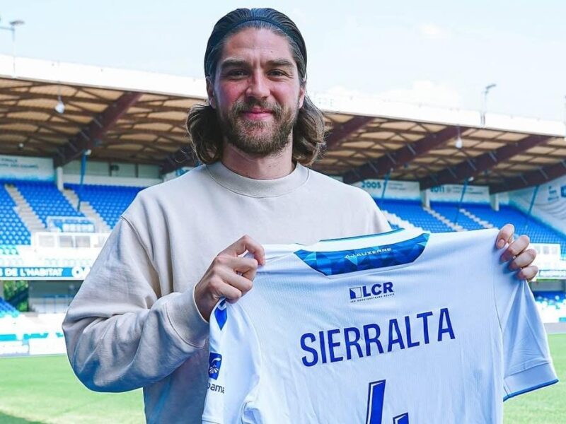 Con emotiva despedida: Francisco Sierralta fue oficializado en su nuevo equipo en Francia
