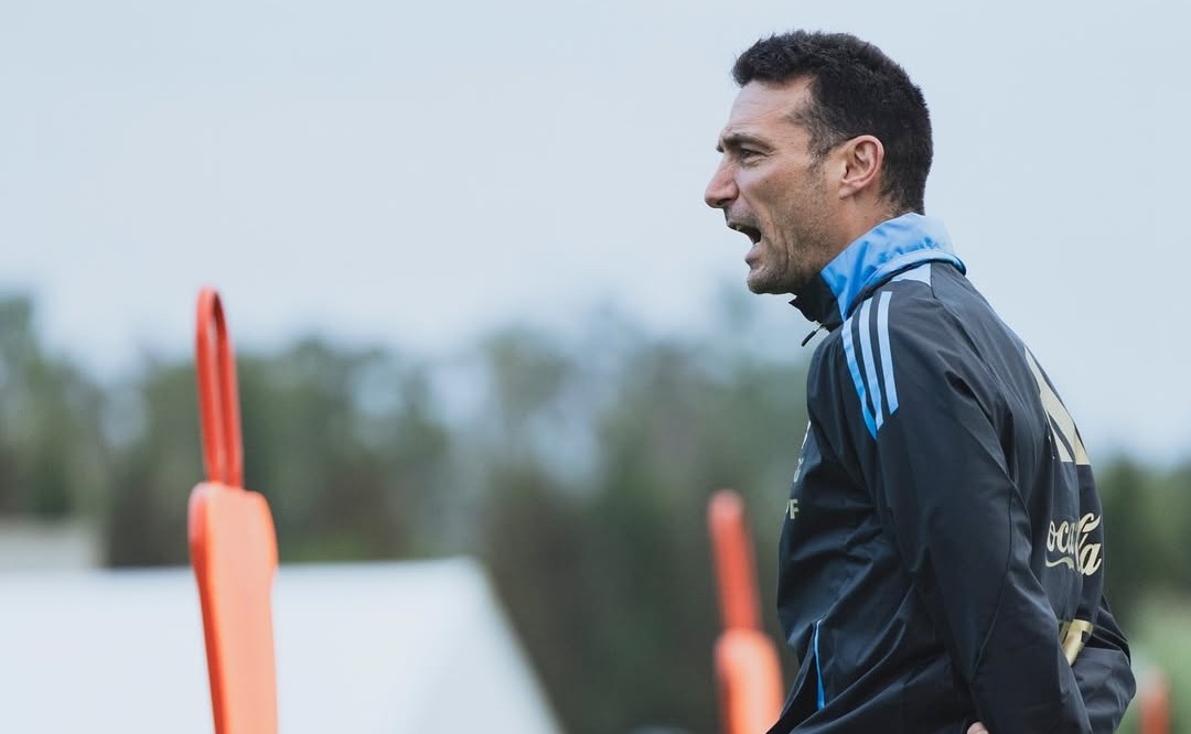“Está necesitada de puntos y tiene que ganar”: Lionel Scaloni metió presión a La Roja antes del duelo ante Argentina
