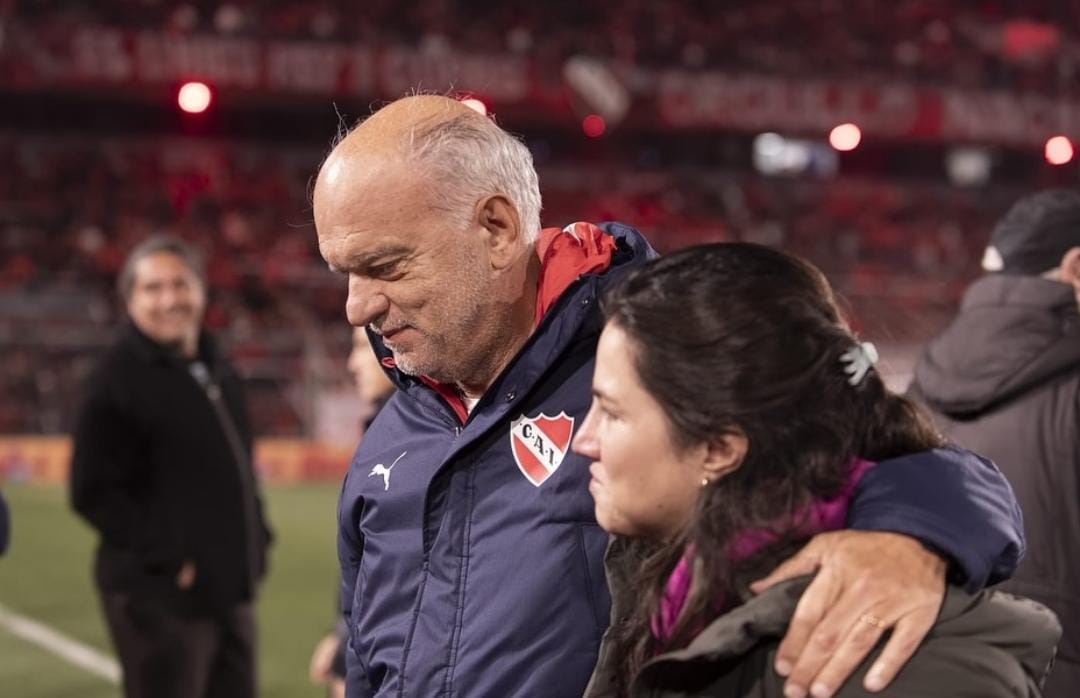 Presidente de Independiente viajó a las oficinas de Conmebol para pedir el triunfo “vía escritorio” ante la U