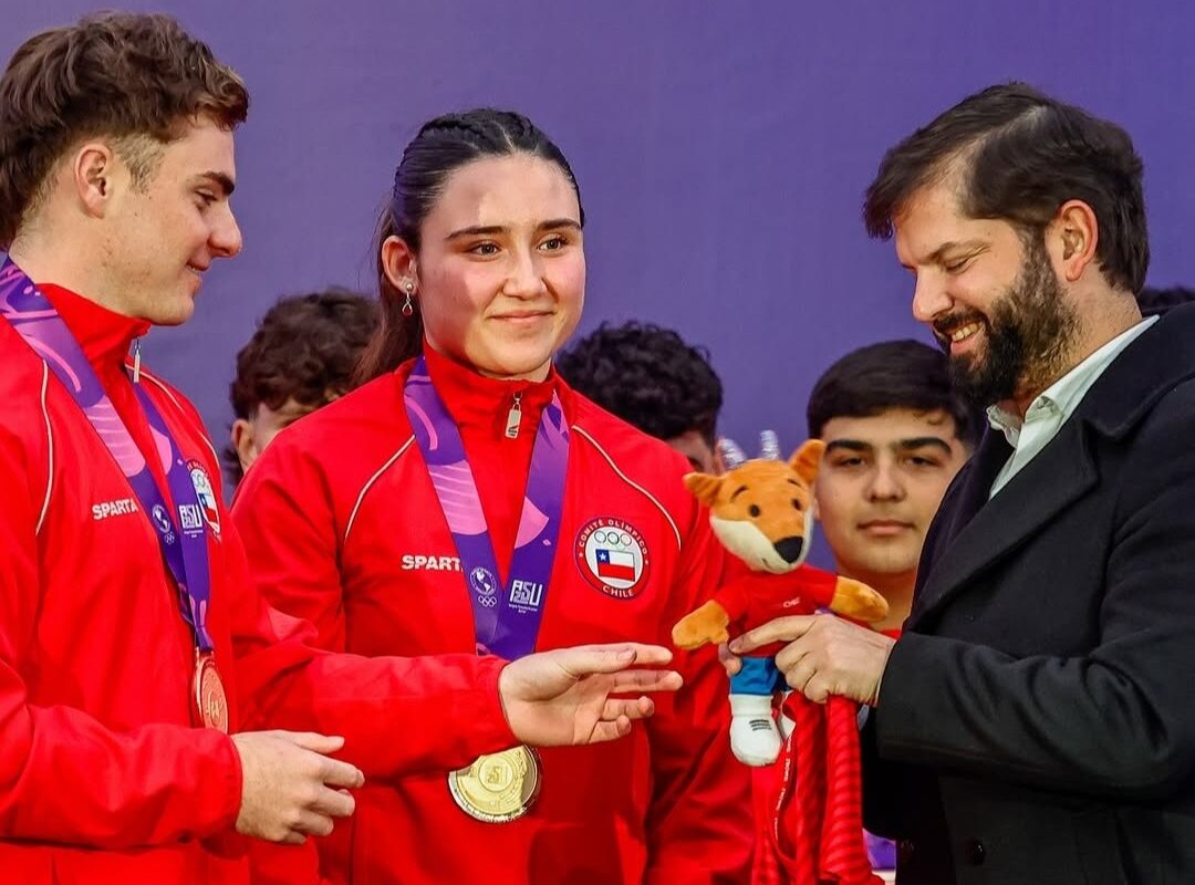 Presidente Gabriel Boric recibió en La Moneda a deportistas participantes de los Panamericanos Junior y World Games