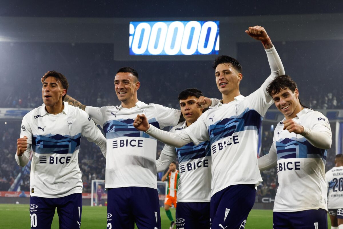 Universidad Católica logró gran remontada ante Cobresal y sigue invicto en el Claro Arena